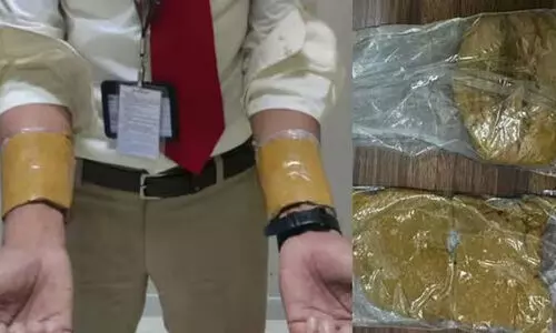 സ്വര്‍ണമിശ്രിതം കൈയില്‍ കെട്ടിവെച്ച് കടത്താന്‍ ശ്രമം; നെടുമ്പാശ്ശേരിയിൽ എയര്‍ ഇന്ത്യ ജീവനക്കാരന്‍ പിടിയിൽ