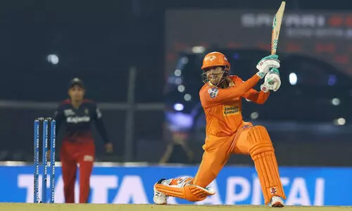 ഡ​ങ്ക്ലി​ക്ക് അ​തി​വേ​ഗ ഫി​ഫ്റ്റി; ഗു​ജ​റാ​ത്തി​ന് കൂ​റ്റ​ൻ സ്കോ​ർ