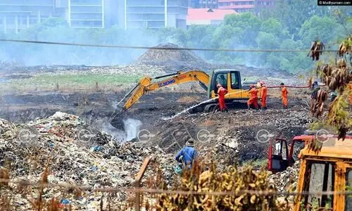 ബ്രഹ്മപുരത്തേക്ക് ഇനി പ്ലാസ്റ്റിക് മാലിന്യം കൊണ്ടു പോകില്ല; തീരുമാനം മുഖ്യമന്ത്രി വിളിച്ച യോ​ഗത്തിൽ