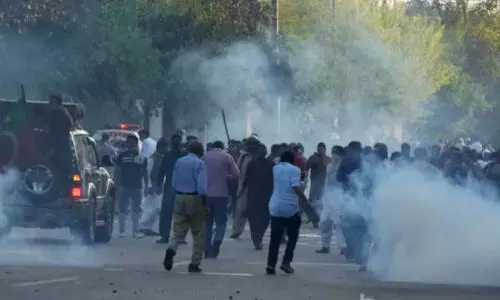 കടുത്ത നടപടിയുമായി പാക് സർക്കാർ; തെരഞ്ഞെടുപ്പ് റാലി റദ്ദാക്കി ഇംറാൻ