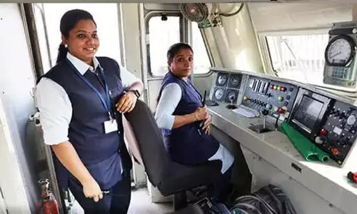 വനിതാദിനം: കൂകിപ്പാഞ്ഞു, ‘വനിത ട്രെയിൻ’; 90 വിമാനങ്ങൾ പറത്തിയത് വനിതകൾ