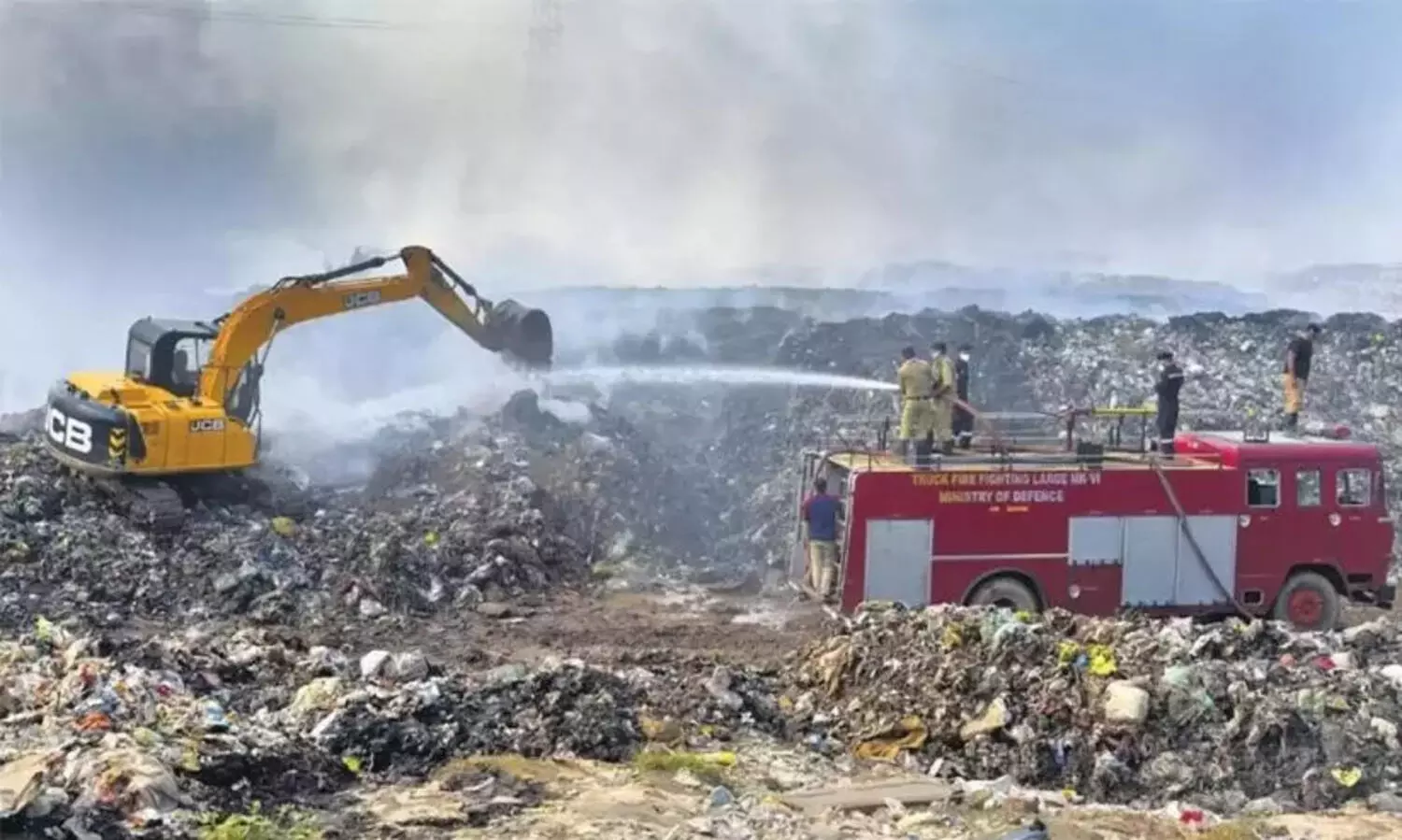 ബ്രഹ്മപുരം തീപിടിത്തം: മിനിറ്റിൽ 40000 ലീറ്റർ വെള്ളം, 70 ശതമാനം പ്രദേശത്തെ പുക നിയന്ത്രിച്ചു