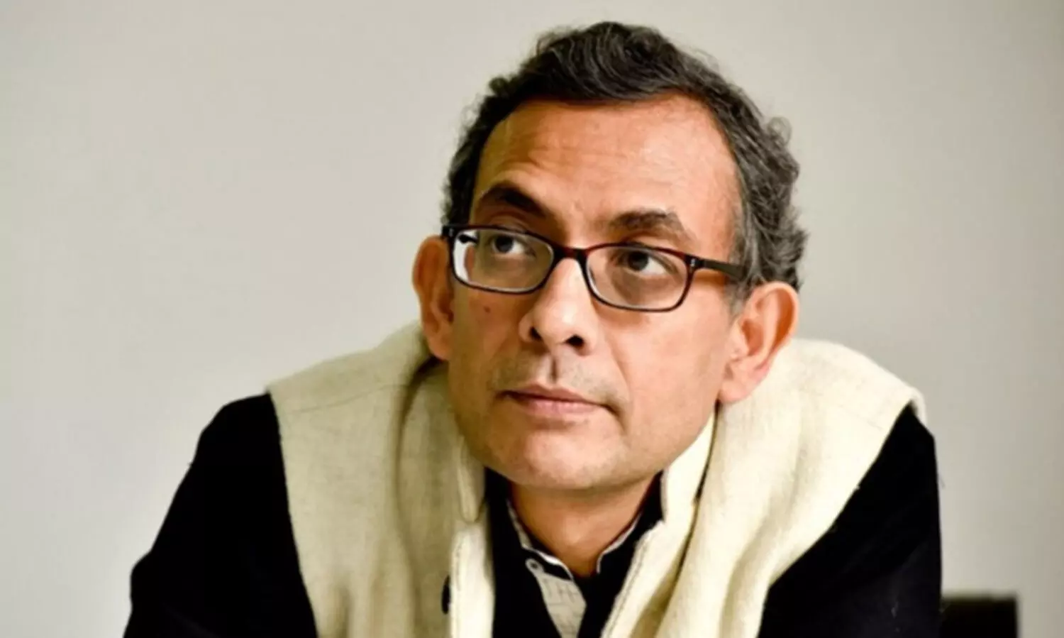 സർവകലാശാലകളുമായി ചേർന്ന് പ്രവർത്തിക്കാൻ അഭിജിത് ബാനർജിയെ ക്ഷണിച്ച് മുഖ്യമന്ത്രി