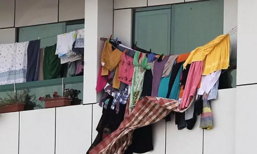 ബാൽക്കണിയിൽ വസ്​ത്രങ്ങൾ ഉണക്കാനിട്ടാൽ 5000 റിയാൽവരെ പിഴ ചുമത്തും -മസ്കത്ത്​ മുനിസിപ്പാലിറ്റി