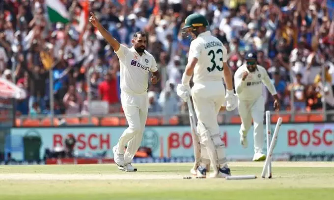 രണ്ടു വിക്കറ്റ് വീണ് ഓസീസ്; തുടക്കമിട്ട് അശ്വിനും ഷമിയും