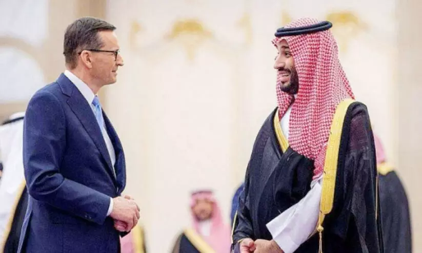 പോ​ളി​ഷ് പ്ര​ധാ​ന​മ​ന്ത്രി മ​റ്റെ​യു​സ് മൊ​റാ​വി​ക്കി​യെ കി​രീ​ടാ​വ​കാ​ശി അ​മീ​ർ മു​ഹ​മ്മ​ദ് ബി​ൻ സ​ൽ​മാ​ൻ സ്വീ​ക​രി​ച്ച​പ്പോ​ൾ