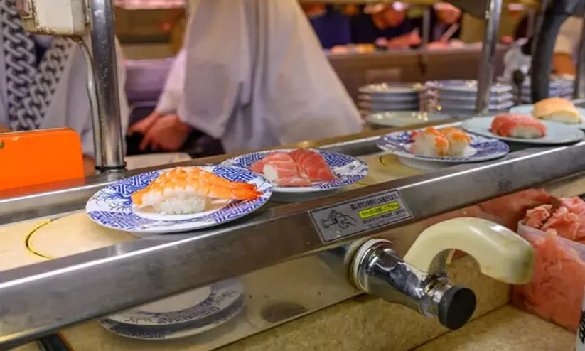 സുഷി റസ്റ്ററന്‍റിൽ പ്രാങ്ക് വിഡിയോ; ജപ്പാനിൽ മൂന്ന് പേർ അറസ്റ്റിൽ