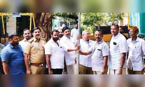 അപ​ക​ട​ത്തി​ൽ പെ​ടു​ന്ന​വ​രെ ര​ക്ഷി​ക്കാ​ൻ മ​ടി​ക്കേ​ണ്ട; ബോ​ധ​വ​ത്ക​ര​ണ​വു​മാ​യി മോ​ട്ടോ​ർ വാ​ഹ​ന വ​കു​പ്പ്