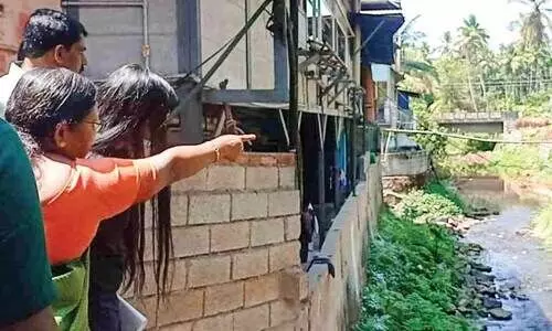 വഴിക്കടവിലെ കോളറ വ്യാപനം; അടിയന്തര പ്രതിരോധ നടപടി ആവിഷ്കരിച്ചു വഴിക്കടവിലെ കോളറ വ്യാപനം; അടിയന്തര പ്രതിരോധ നടപടി ആവിഷ്കരിച്ചു