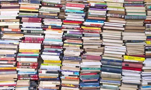 ഉ​പ​യോ​ഗി​ച്ച പാ​ഠ​പു​സ്ത​ക​ങ്ങ​ൾ ശേ​ഖ​രി​ച്ച് വി​ത​ര​ണം ചെ​യ്യു​ന്നു