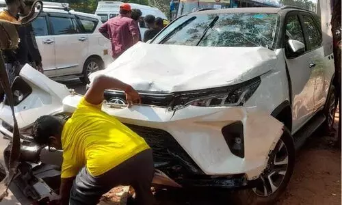 അപ്രതീക്ഷിത അപകടത്തിന്റെ ഞെട്ടലിൽ നാട് അപ്രതീക്ഷിത അപകടത്തിന്റെ ഞെട്ടലിൽ നാട്