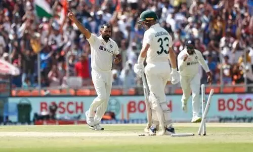 രണ്ടു വിക്കറ്റ് വീണ് ഓസീസ്; തുടക്കമിട്ട് അശ്വിനും ഷമിയും