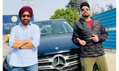 Mika Singh gifts Mercedes friend Kanwaljeet Singh Mika Singh gifts Mercedes friend Kanwaljeet Singh
