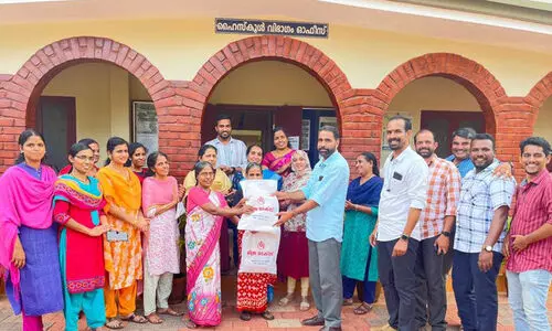 സ്കൂൾ പാചക തൊഴിലാളികളെ അനുമോദിച്ച്  അധ്യാപക​െൻറ വേറിട്ട വിരമിക്കൽ ചടങ്ങ്