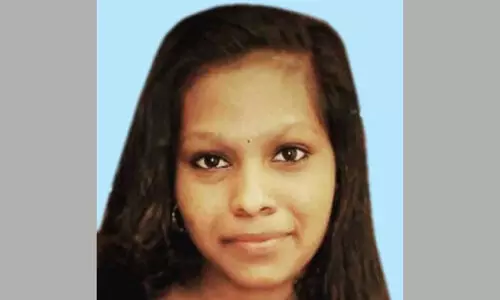 താ​മ​ര​ശ്ശേ​രി ചു​ര​ത്തി​ൽ നി​യ​ന്ത്ര​ണം​വി​ട്ട ബൈ​ക്ക് മ​റി​ഞ്ഞ് യു​വ​തി മ​രി​ച്ചു