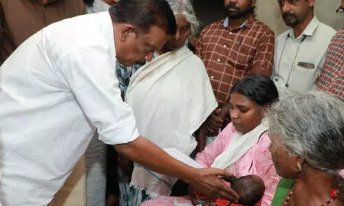 വിശ്വനാഥന്‍റെ കുടുംബത്തിന് ധനസഹായം നല്‍കി; ജോലിയുൾപ്പെടെ തുടർ നടപടിയെന്ന് മന്ത്രി