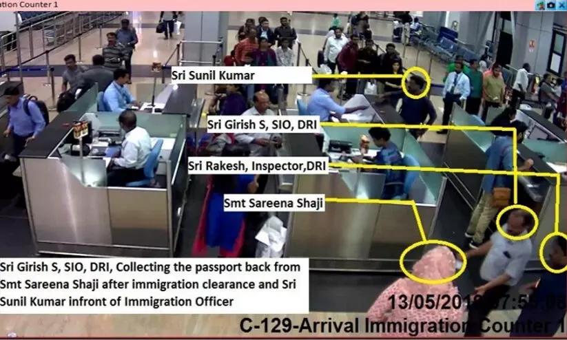 സ്വർണക്കടത്തിൽ കസ്റ്റംസ് സൂപ്രണ്ടിനെ കുടുക്കിയതോ? സി.ബി.ഐ അന്വേഷണത്തിൽ തെളിവുകൾ പുറത്ത് സ്വർണക്കടത്തിൽ കസ്റ്റംസ് സൂപ്രണ്ടിനെ കുടുക്കിയതോ? സി.ബി.ഐ അന്വേഷണത്തിൽ തെളിവുകൾ പുറത്ത്