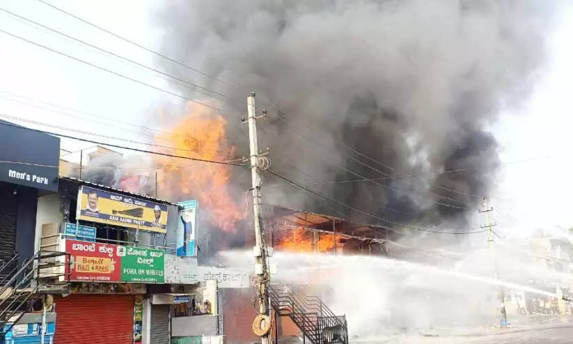 ബംഗളൂരു നഗരത്തിൽ വൻ തീപിടിത്തം ബംഗളൂരു നഗരത്തിൽ വൻ തീപിടിത്തം