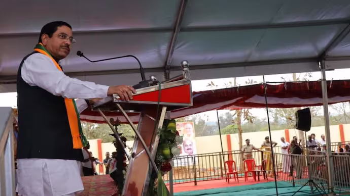 കോൺഗ്രസ്​ ഭരണകാലത്ത്​ വൈദ്യുതി കുറഞ്ഞതാണ്​ ജനസംഖ്യാ വർധനക്ക്​ കാരണമെന്ന്​ കേന്ദ്രമന്ത്രി പ്രഹ്ലാദ് ജോഷി