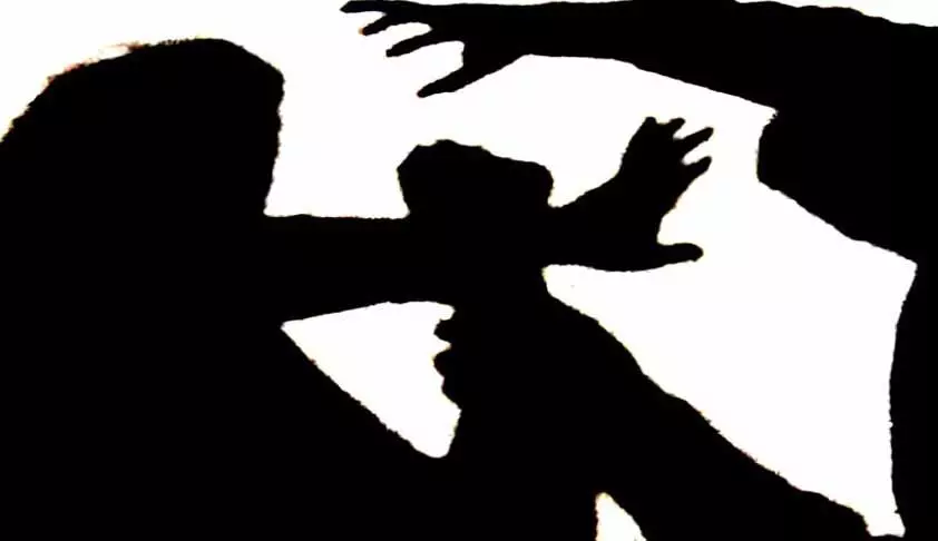 നഴ്സിങ്​ അസിസ്​റ്റന്‍റിനെ ഡോക്ടർ ചവിട്ടിയെന്ന്​ പരാതി