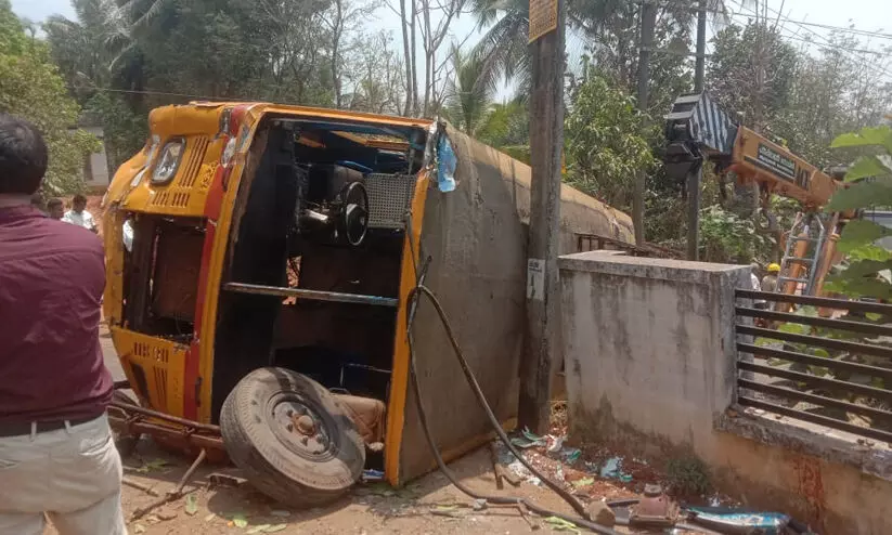 School bus accident Many students were injured