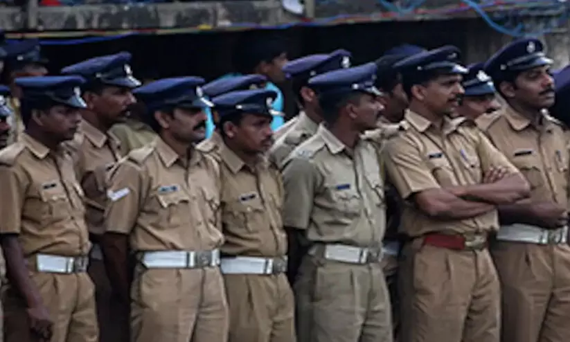 പൊലീസുകാരുടെ ജോലി സമയം, സ്ഥലംമാറ്റം; വ്യക്തത വരുത്തി ഉത്തരവ് പൊലീസുകാരുടെ ജോലി സമയം, സ്ഥലംമാറ്റം; വ്യക്തത വരുത്തി ഉത്തരവ്