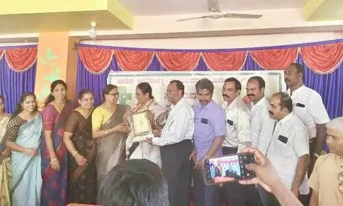 കെ.കെ ഷൈലജ ടീച്ചറെ ആദരിച്ചു കെ.കെ ഷൈലജ ടീച്ചറെ ആദരിച്ചു