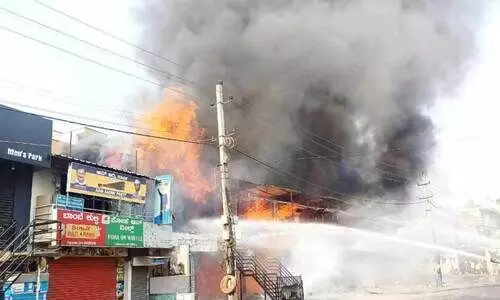 ബം​ഗ​ളൂ​രു നഗരത്തിൽ വൻ തീപിടിത്തം