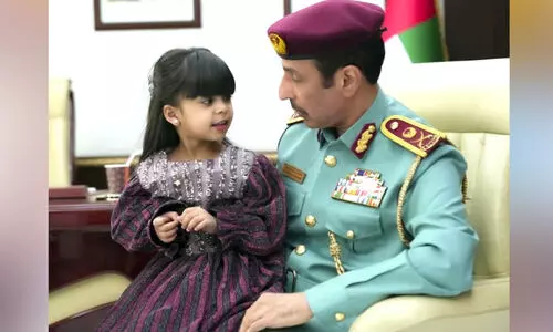 ര​ക്ഷാ​പ്ര​വ​ർ​ത്ത​ക​ർ​ക്ക് പി​ന്തു​ണ ന​ല്‍കി​യ പെ​ൺ​കു​ട്ടി​ക്ക്​ പൊ​ലീ​സി​ന്‍റെ ആ​ദ​രം