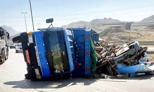 റു​സൈ​ലി​ല്‍ ട്ര​ക്ക്​മ​റി​ഞ്ഞു