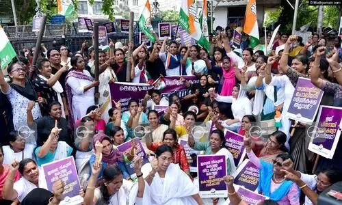 മഹിള കോൺഗ്രസ് മാർച്ചിൽ പൊലീസ് മനഃപൂർവം സംഘർഷമുണ്ടാക്കി -ജെബി മേത്തർ