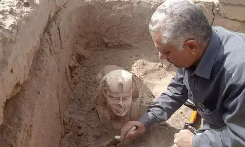 പുഞ്ചിരിക്കുന്ന മുഖമുള്ള സ്ഫിങ്ക്സ് പ്രതിമ കണ്ടെത്തി ഗവേഷകർ