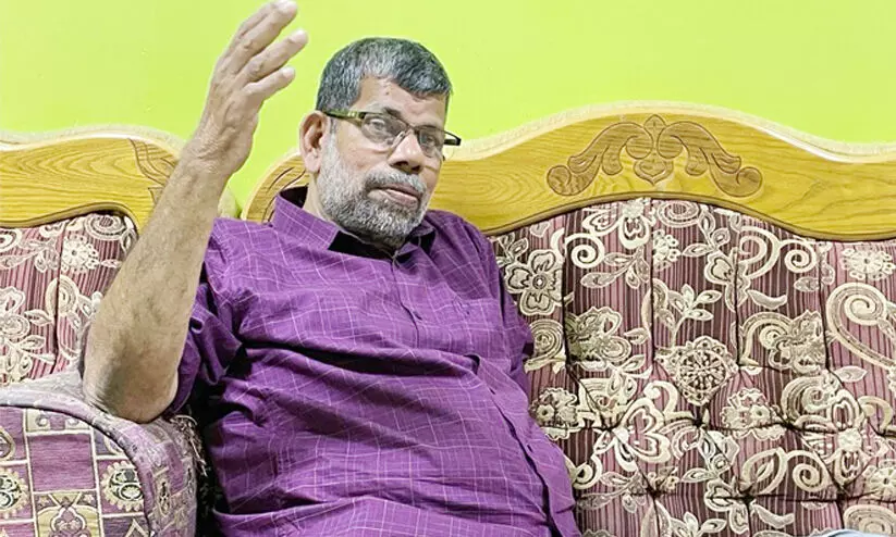 പാ​ട്ടു​കാ​രെ... നി​ങ്ങ​ൾ പാ​ട്ടെ​ഴു​ത്തു​കാ​രെ മ​റ​ക്ക​രു​ത് -ഒ.​എം