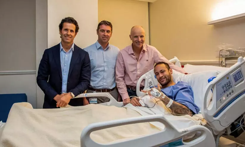 സൂപ്പർതാരം നെയ്മർ ദോഹയിൽ കണങ്കാൽ ശസ്ത്രക്രിയക്ക് വിധേയനായി