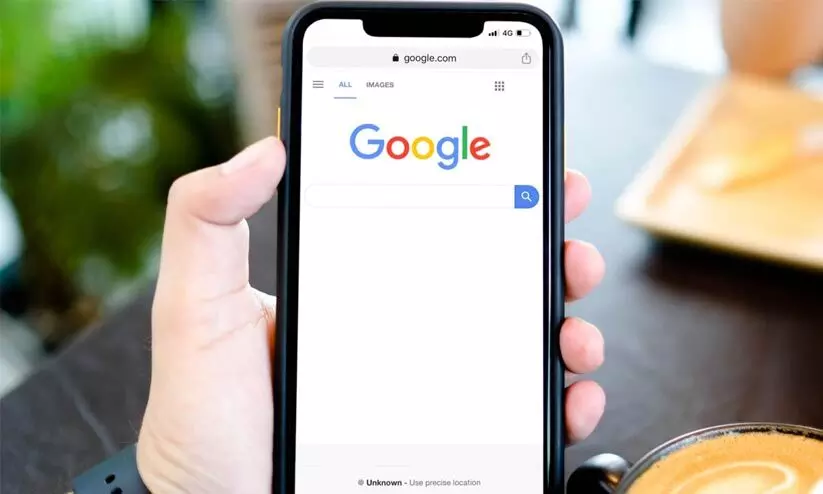 പൂവോ വസ്ത്രമോ; ചിറ്റാടയുടെ അർഥം തേടി സമൂഹമാധ്യമങ്ങൾ