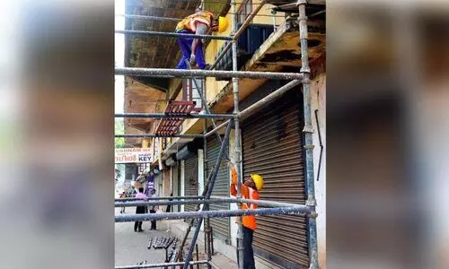 സി.​എ​ച്ച് മേ​ൽ​പാ​ല​ത്തി​ൽ അ​റ്റ​കു​റ്റ​പ്പ​ണി​ക​ൾ