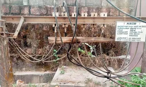 വൈ​ദ്യു​തി ട്രാ​ൻ​സ്ഫോ​ർ​മ​റിലെ ഫ്യൂസുകൾ