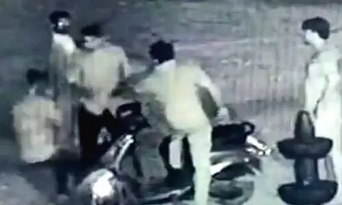 തൃശൂരിലെ സദാചാരക്കൊല: പ്രതികളെ രക്ഷപ്പെടാൻ സഹായിച്ച രണ്ടു പേർ അറസ്റ്റിൽ