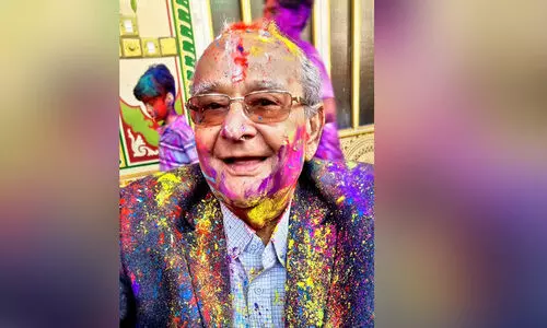 ഹോളി ആഘോഷിച്ചു