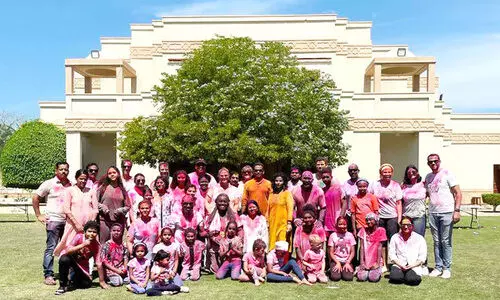 പ്ര​തീ​ക്ഷ​ക​ൾ​ക്ക്​ നി​റം​പ​ക​ർ​ന്ന്​ ഹോ​ളി ആ​ഘോ​ഷം