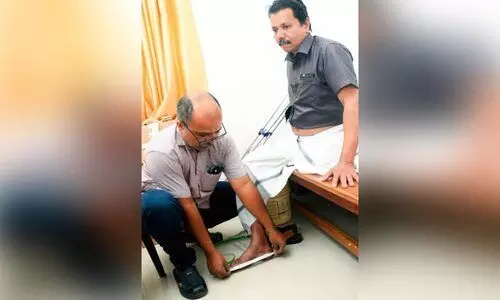 കൃ​ത്രി​മ കാ​ൽ വി​ത​ര​ണ ക്യാ​മ്പ്