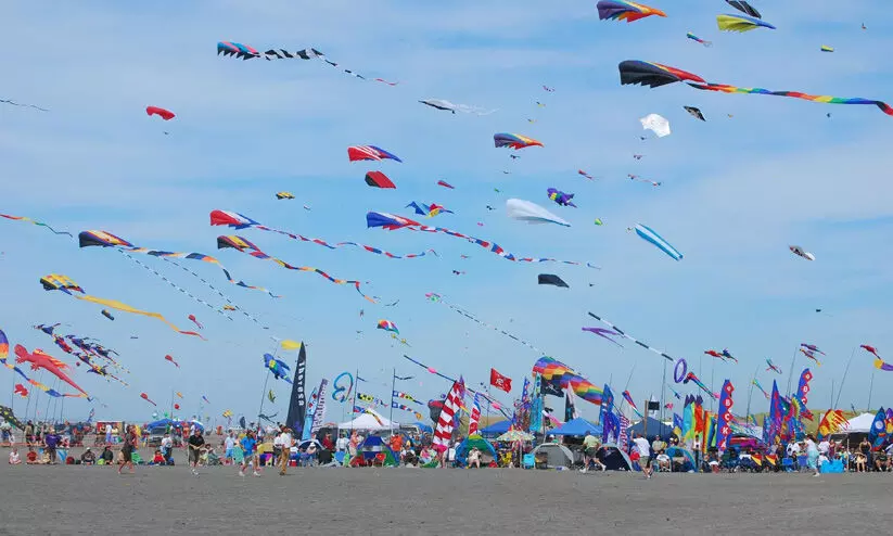 കൈറ്റ് ഫെസ്റ്റിവൽ; വരുന്നൂ.. ആകാശത്തിന് വർണോത്സവമാകുന്ന പട്ടം പറത്തൽ കൈറ്റ് ഫെസ്റ്റിവൽ; വരുന്നൂ.. ആകാശത്തിന് വർണോത്സവമാകുന്ന പട്ടം പറത്തൽ