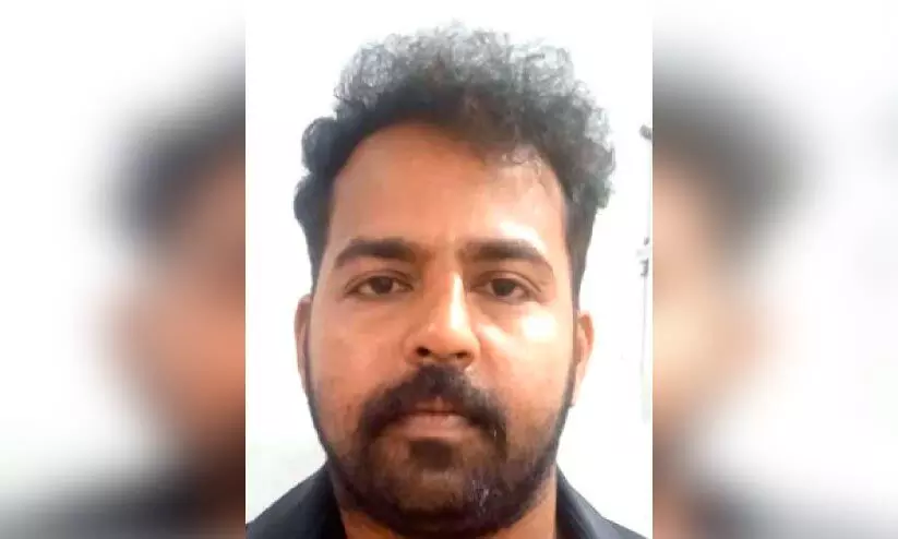 ഭാര്യയെയും മകളെയും വെട്ടിപ്പരിക്കേൽപിച്ചയാൾ പിടിയില് ഭാര്യയെയും മകളെയും വെട്ടിപ്പരിക്കേൽപിച്ചയാൾ പിടിയില്