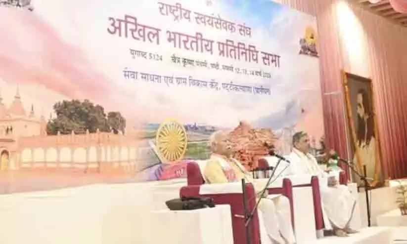 മുലായം സിങ് യാദവിനും ശരദ് യാദവിനും ശാന്തി ഭൂഷണും   ആദരാഞ്ജലിയർപ്പിച്ച് ആർ.എസ്.എസ്