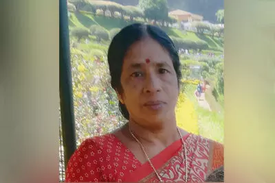 ഉൽസവം കണ്ട് മടങ്ങുകയായിരുന്ന വീട്ടമ്മ കാറിടിച്ച് മരിച്ചു ഉൽസവം കണ്ട് മടങ്ങുകയായിരുന്ന വീട്ടമ്മ കാറിടിച്ച് മരിച്ചു