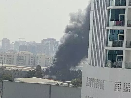 ഷാർജയിൽ ഗോഡൗണിൽ തീപിടിത്തം ഷാർജയിൽ ഗോഡൗണിൽ തീപിടിത്തം