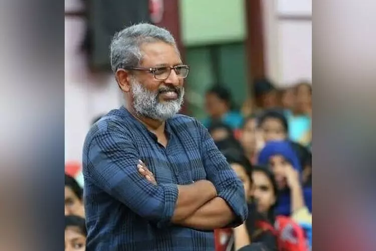 ബ്രഹ്മപുരത്തെ വൻദുരന്തത്തിലേക്ക് നയിച്ചത് മുഖ്യമന്ത്രിയുടെ ഓഫിസെന്ന് ഇടതു സഹയാത്രികന് ബ്രഹ്മപുരത്തെ വൻദുരന്തത്തിലേക്ക് നയിച്ചത് മുഖ്യമന്ത്രിയുടെ ഓഫിസെന്ന് ഇടതു സഹയാത്രികന്