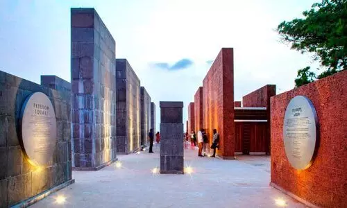 കോ​ഴി​ക്കോ​ട് ബീച്ചിലെ സ്വാതന്ത്ര്യ ചത്വരത്തിന് പുരസ്കാരം