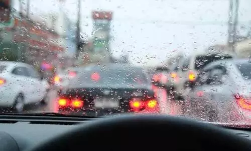 പ്രാ​യ​പൂ​ര്‍ത്തി​യാ​കാ​ത്ത മ​ക​ന് കാ​ര്‍ ഓ​ടി​ക്കാ​ന്‍ ന​ല്‍കിയ പി​താ​വി​ന് 30250 രൂ​പ പി​ഴ