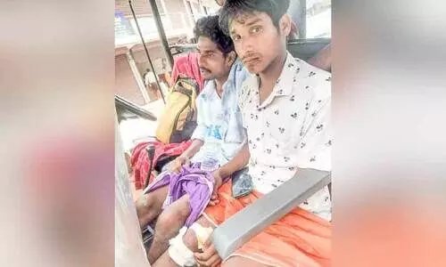 കാട്ടുപോത്തിന്‍റെ ആക്രമണത്തിൽ പരിക്കേറ്റ യുവാക്കൾക്ക്​ ചികിത്സ നിഷേധിച്ചതായി പരാതി